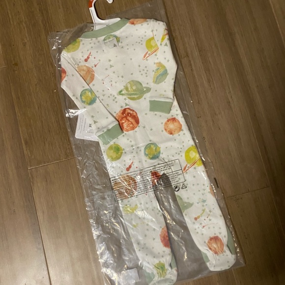 ⭐️NWT! Burts Bees Baby zip-up Pj’s, size 6-9mo - Picture 2 of 7